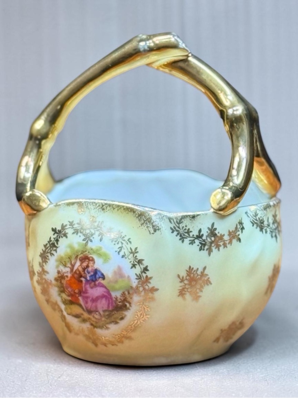 BAVARIA Porzellanmalerei Parbus Gold Handle Basket